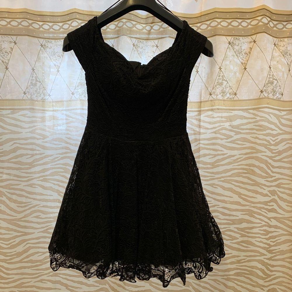 Black lace flare dress - Picture 1 of 6